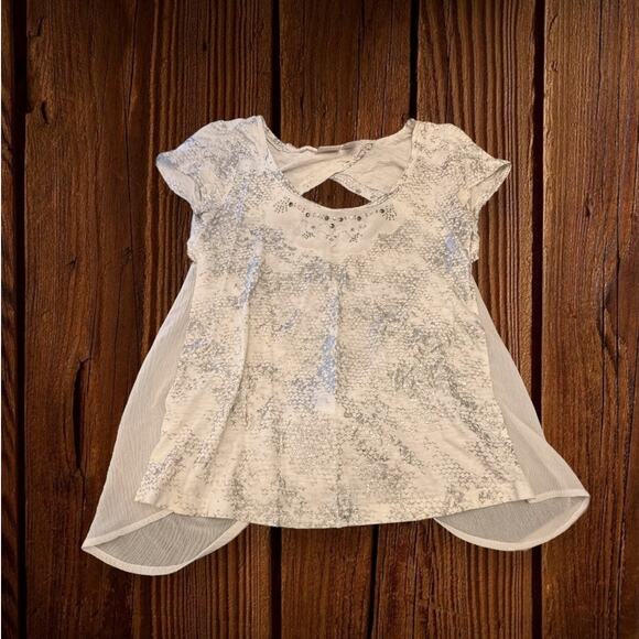 Daytrip (Buckle) White Blouse Back Cutout Silver Metallic Print Tee Size M - Picture 1 of 9